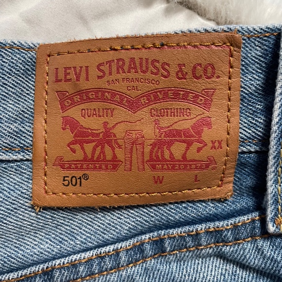 Levi's Cutoff Denim Shorts - Picture 6 of 7